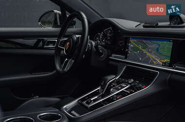 Фастбек Porsche Panamera 2018 в 