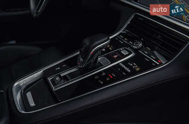 Фастбек Porsche Panamera 2018 в 