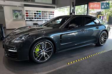 Фастбек Porsche Panamera 2021 в 