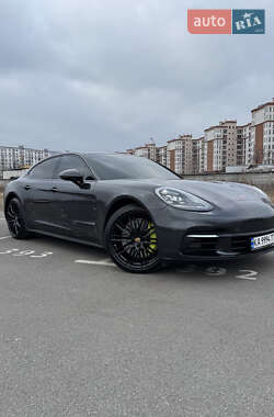 Фастбек Porsche Panamera 2018 в Києві