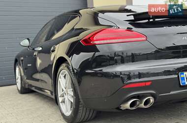 Фастбек Porsche Panamera 2013 в 