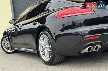 Фастбек Porsche Panamera 2013 в 