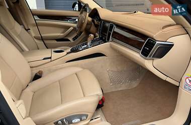 Фастбек Porsche Panamera 2013 в 
