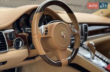 Фастбек Porsche Panamera 2013 в 