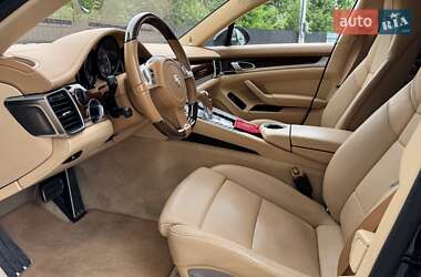 Фастбек Porsche Panamera 2013 в 