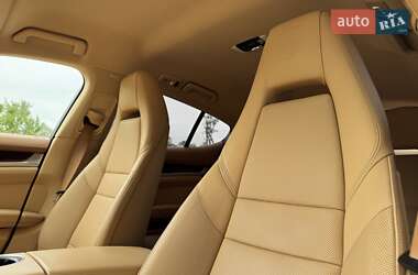 Фастбек Porsche Panamera 2013 в 
