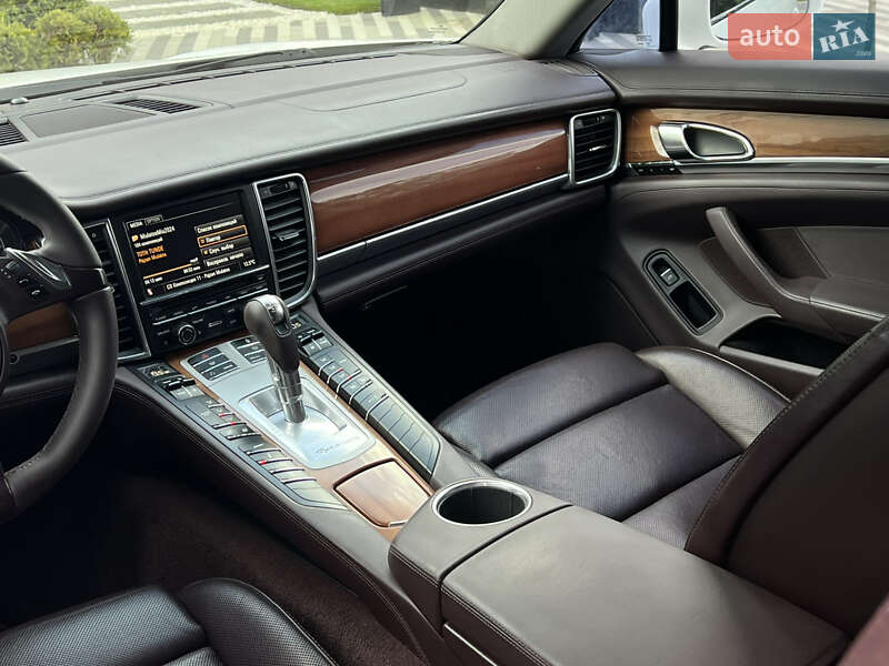 Фастбэк Porsche Panamera 2012 в Днепре