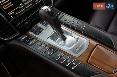 Фастбэк Porsche Panamera 2012 в 
