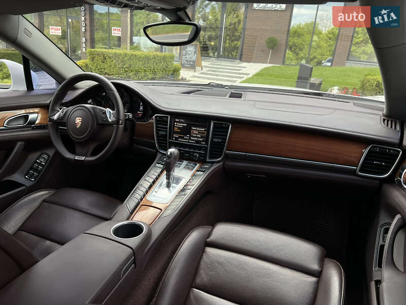 Фастбэк Porsche Panamera 2012 в Днепре