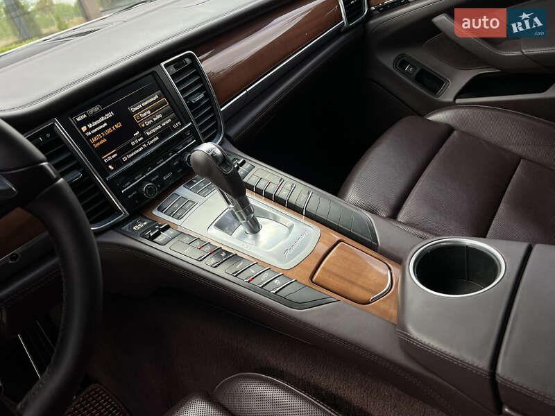 Фастбэк Porsche Panamera 2012 в Днепре