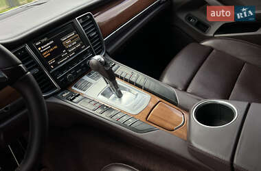 Фастбэк Porsche Panamera 2012 в 