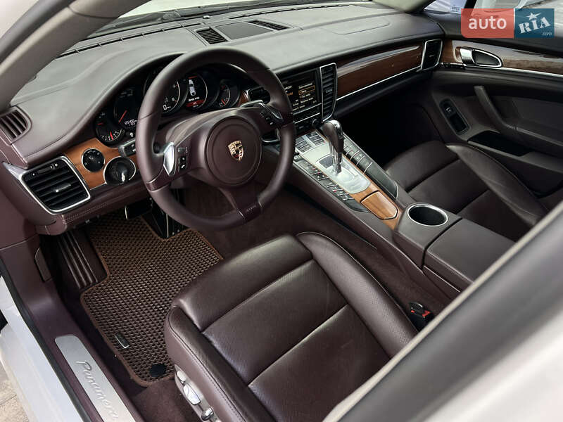 Фастбэк Porsche Panamera 2012 в Днепре