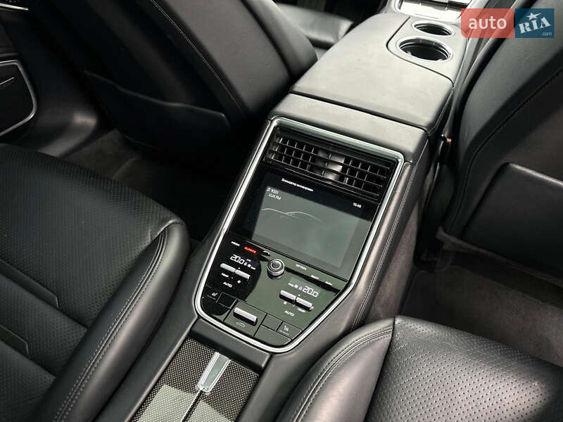 Фастбек Porsche Panamera 2017 в Києві фото 34 Фастбек Porsche Panamera 2017 в Києві