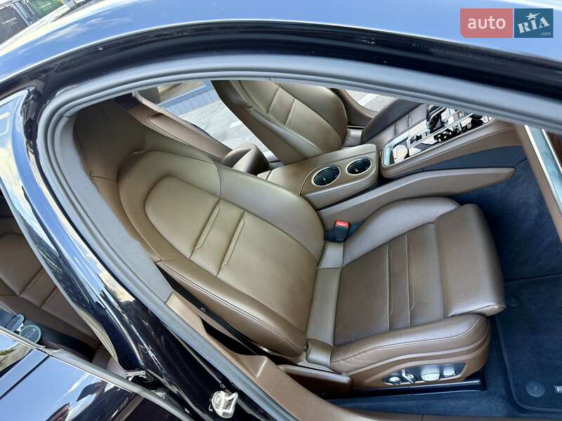 Фастбек Porsche Panamera 2016 в Києві