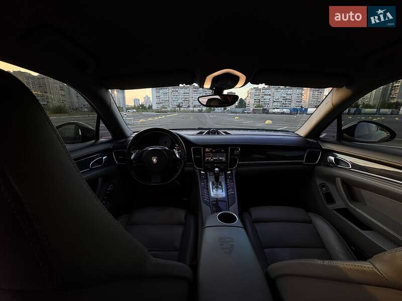 Фастбек Porsche Panamera 2011 в Києві