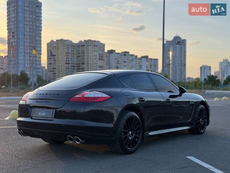 Фастбек Porsche Panamera 2011 в Києві