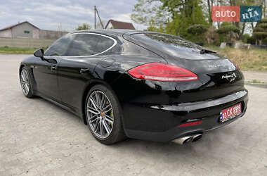Фастбэк Porsche Panamera 2015 в 