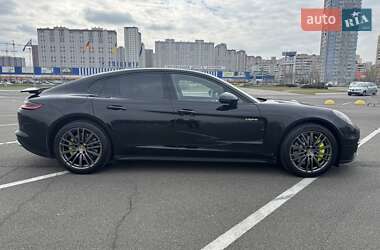 Фастбэк Porsche Panamera 2018 в 