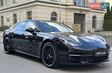 Фастбэк Porsche Panamera 2018 в 