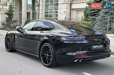 Фастбэк Porsche Panamera 2018 в 