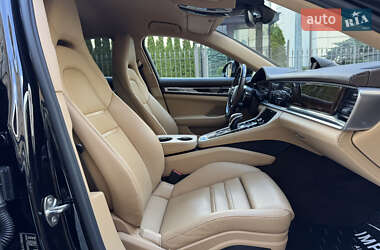 Фастбэк Porsche Panamera 2018 в 