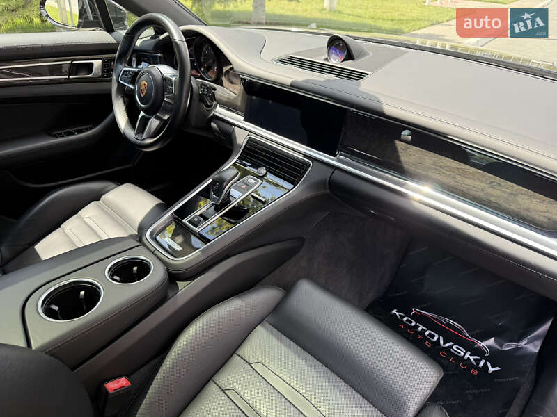Фастбек Porsche Panamera 2018 в Одесі