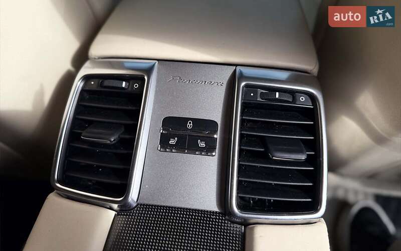 Фастбек Porsche Panamera 2014 в Мукачевому