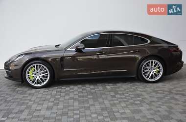 Фастбек Porsche Panamera 2019 в 