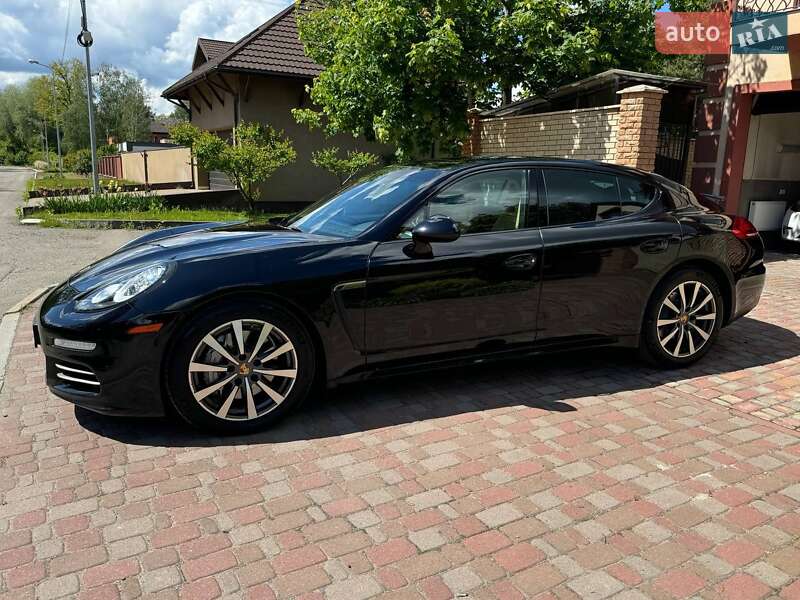 Фастбэк Porsche Panamera 2015 в Киеве