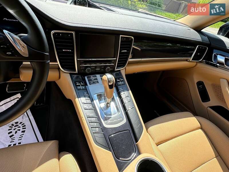 Фастбэк Porsche Panamera 2015 в Киеве