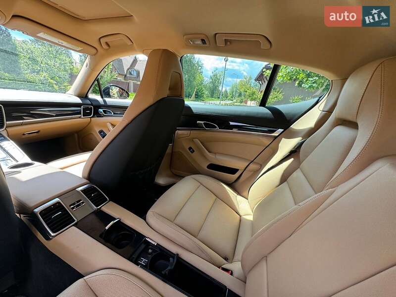 Фастбэк Porsche Panamera 2015 в Киеве