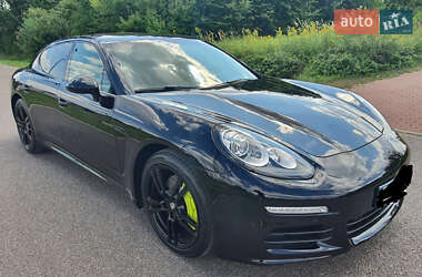 Фастбек Porsche Panamera 2015 в Києві