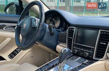 Фастбэк Porsche Panamera 2010 в 