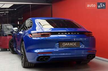 Фастбэк Porsche Panamera 2018 в 