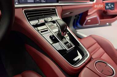 Фастбэк Porsche Panamera 2018 в 