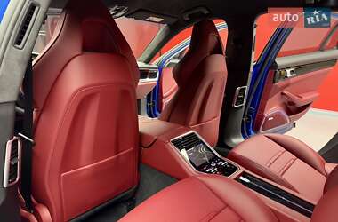 Фастбэк Porsche Panamera 2018 в 