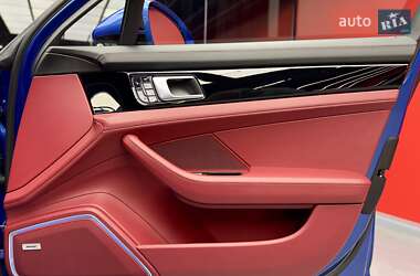 Фастбэк Porsche Panamera 2018 в 