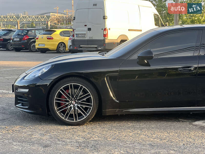 Фастбэк Porsche Panamera 2014 в Киеве
