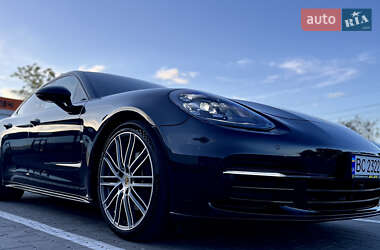 Фастбэк Porsche Panamera 2018 в 