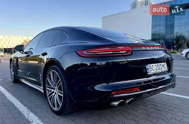 Фастбэк Porsche Panamera 2018 в 