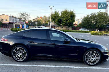 Фастбэк Porsche Panamera 2018 в 