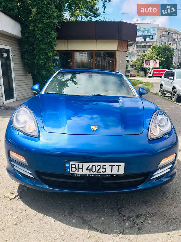 Фастбэк Porsche Panamera 2010 в 