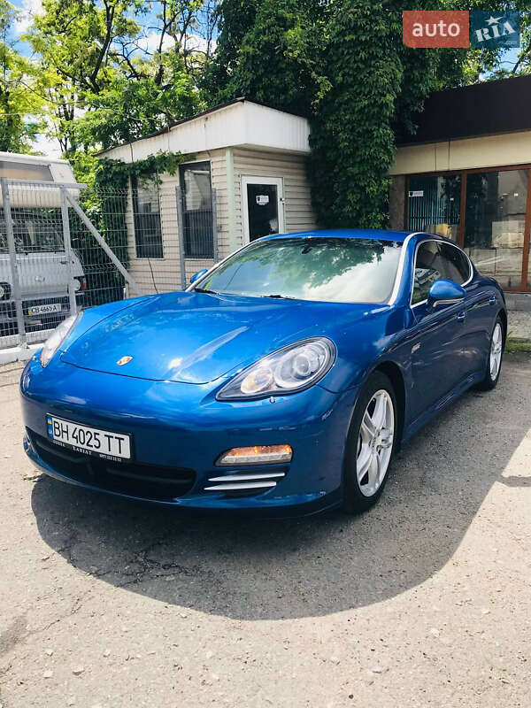 Фастбэк Porsche Panamera 2010 в Одессе