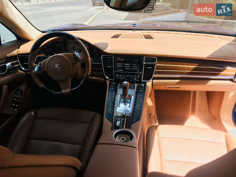 Фастбэк Porsche Panamera 2010 в Одессе