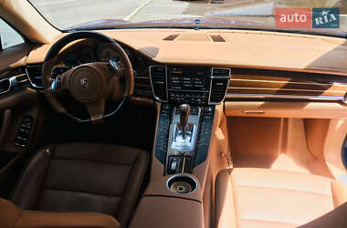 Фастбэк Porsche Panamera 2010 в 