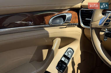 Фастбэк Porsche Panamera 2011 в 
