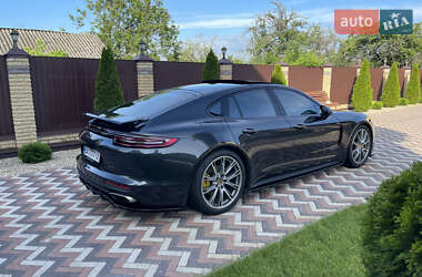 Фастбэк Porsche Panamera 2018 в 