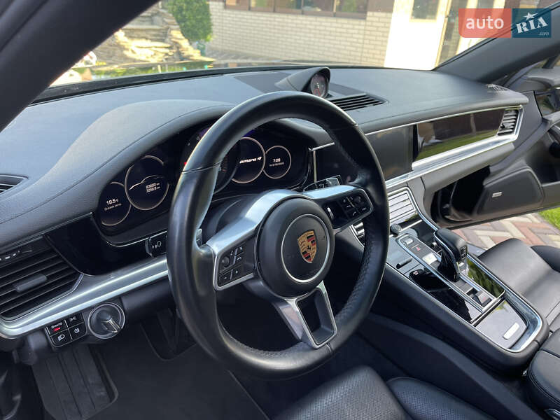 Фастбек Porsche Panamera 2018 в Києві