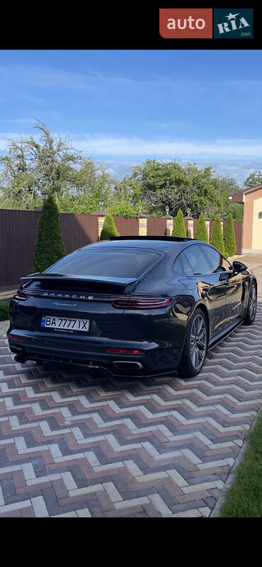Фастбек Porsche Panamera 2018 в Києві