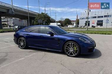 Фастбек Porsche Panamera 2023 в 